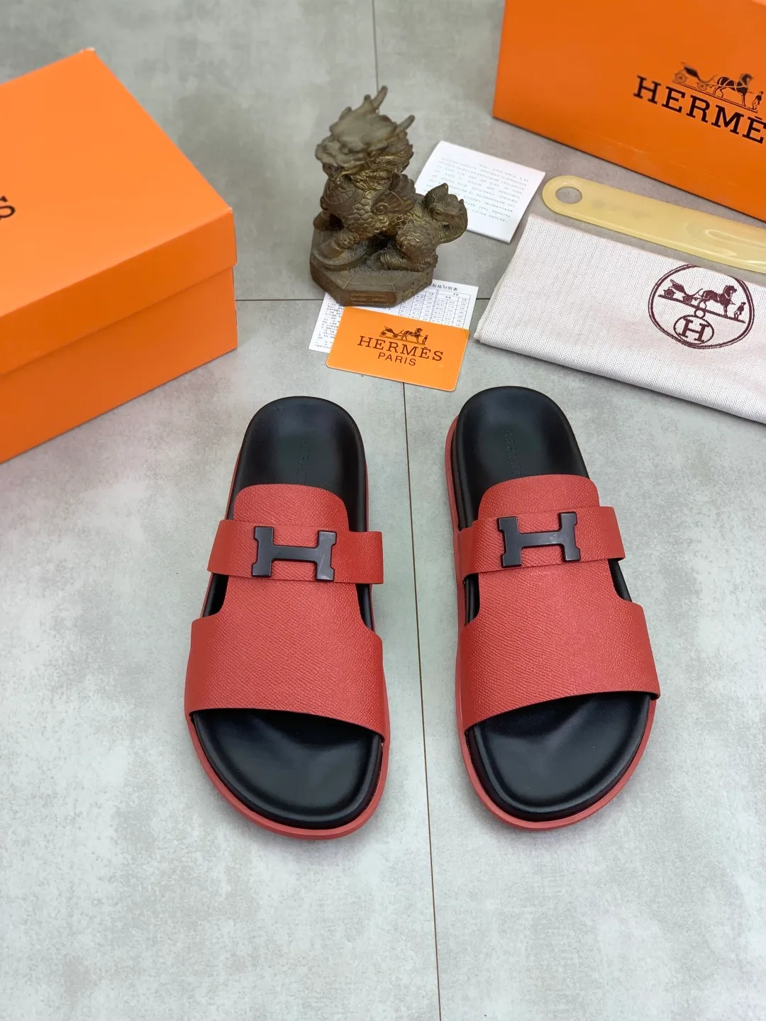 Men's shoes 💰P440 New [HERMES] high-end quality new Hermès slippers, made of imported cross-grain calfskin, wear-resistant and non-slip rubber outsole. Fashionable and elegant code number: 39-44 (38 45 46 customized)